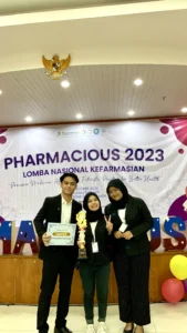 Mahasiswa Termuda Unair: Alvira Nur Azizah, 14 Tahun Raih Gelar S1 Farmasi dengan Prestasi Gemilang