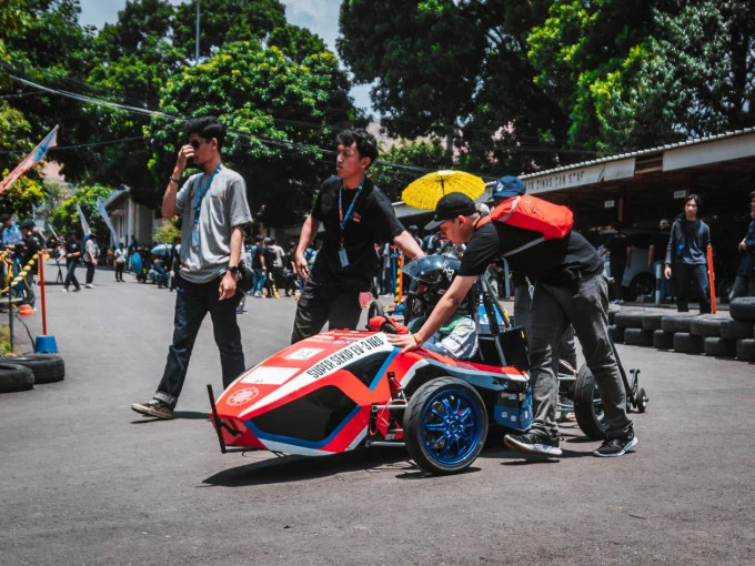 Mahasiswa UGM Buktikan Kehebatan Teknologi Nasional: EV-4 Menjuarai Kompetisi Mobil Listrik di Malaysia!