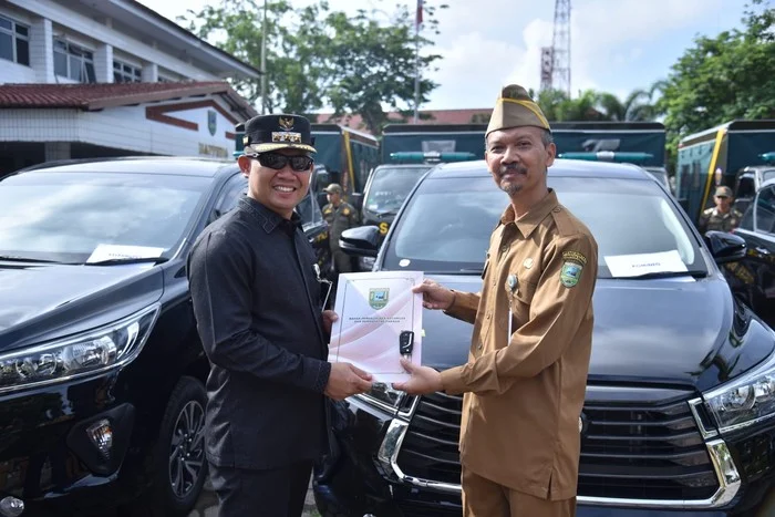 Manusia Silver Ganas di Gambir, Paksa Uang & Mobil, Satpol PP Gencar Tangkep!