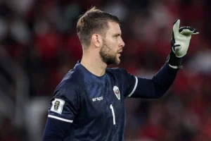 Masa Depan Maarten Paes Gantung: Kritik Pedas Pandit Belanda Usai Kekalahan Ajax dari Twente