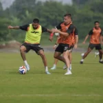 Mauricio Souza Tegaskan Cyrus Margono Belum Siap Jadi Kiper Utama Persija setelah Kalah Telak 3-0 atas Persebaya