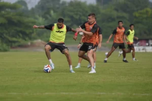 Mauricio Souza Tegaskan Cyrus Margono Belum Siap Jadi Kiper Utama Persija setelah Kalah Telak 3-0 atas Persebaya