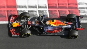 Max Verstappen Gugat Aturan FIA, Masa Depan Red Bull Disorot: Apakah Sainz Siap Menggantinya?