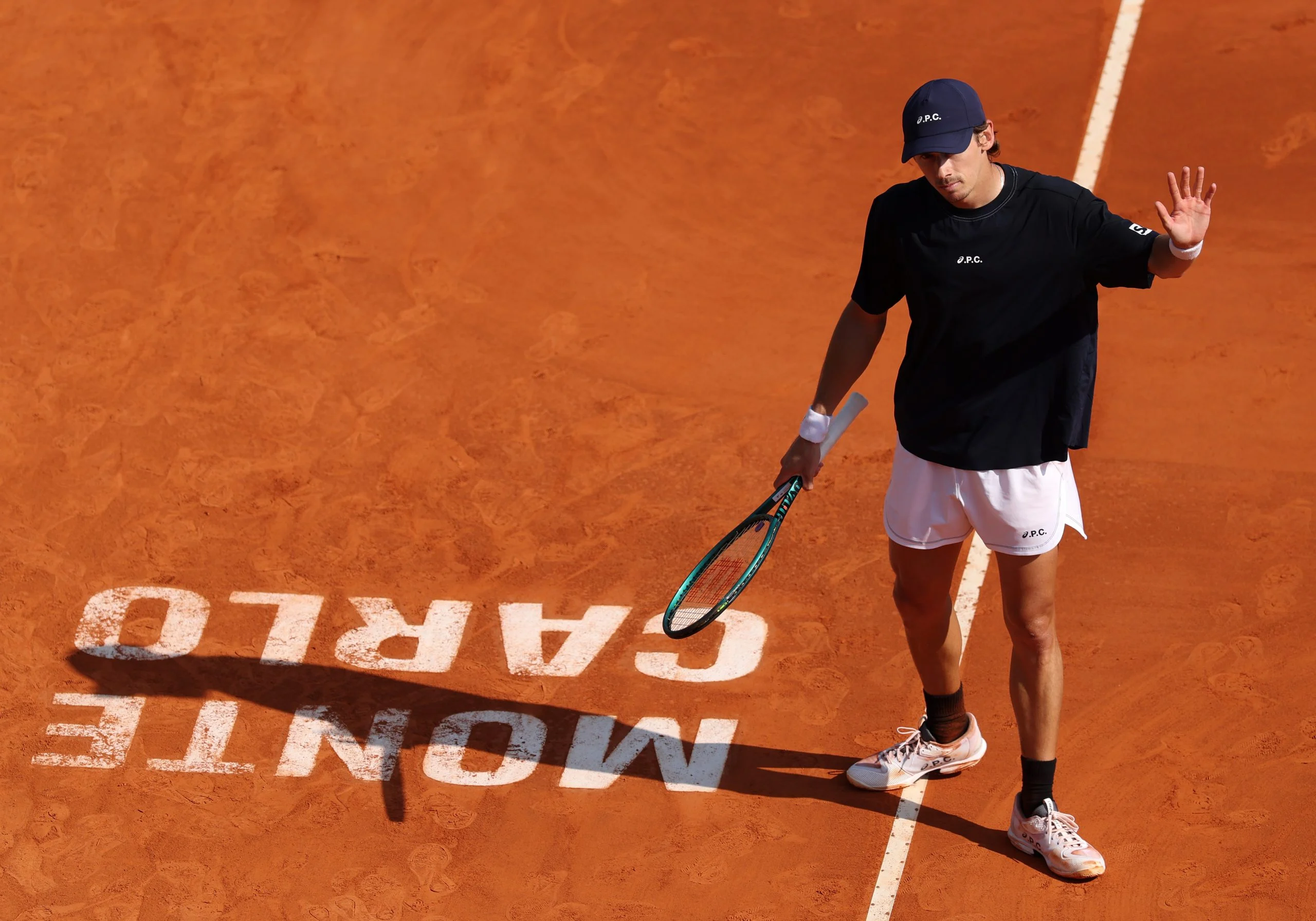 Medvedev Mengamuk di Monte Carlo: Raket Hancur, Kalah 6-0 6-0 dalam Sejarah Karier