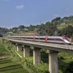 Mengapa Pemerintah Harus Campur Tangan Selesaikan Utang Whoosh: Kunci Keberlanjutan Kereta Cepat Jakarta‑Bandung