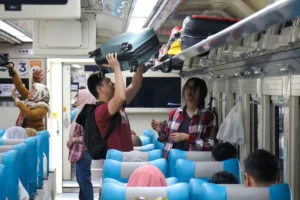 Mengejar Mimpi di Rel Kereta: Perjalanan 4 Jam Erlangga dari Gerbong ke Persebaya Academy