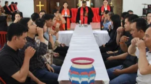 Mengenal Jason, Sosok Mengharukan di Peran Yesus pada Jumat Agung Katedral Tanjung Selor