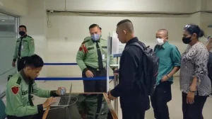 Menguak Keamanan Ultra Ketat di Gudang Motor MBG Sentul: Pagar Digembok, Wartawan Dilarang Masuk