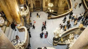 Mengungkap Keanggunan Azizah Salsha di Palais Garnier: 8 Foto Memukau yang Bikin Paris Semakin Megah!