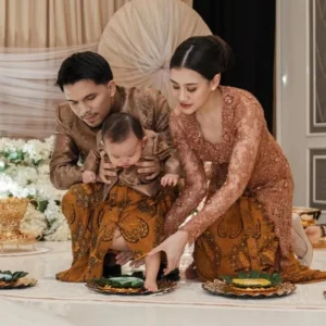 Momen Mengharukan: 7 Foto Reza Artamevia Bersama Arash, Si Cucu Kecil yang Memikat Hati