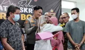Nyaris Tertukar di RSHS Bandung: Ibu Nina Saleha Desak Transparansi Setelah Insiden Bayi