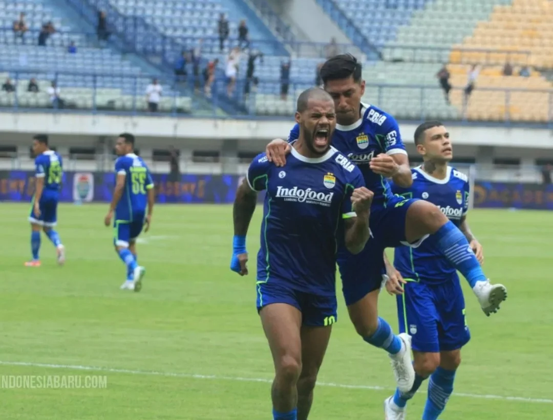 Persib Bandung Perkuat Puncak Klasemen Liga 1 Usai Kemenangan Dramatis 3-2 atas Bali United