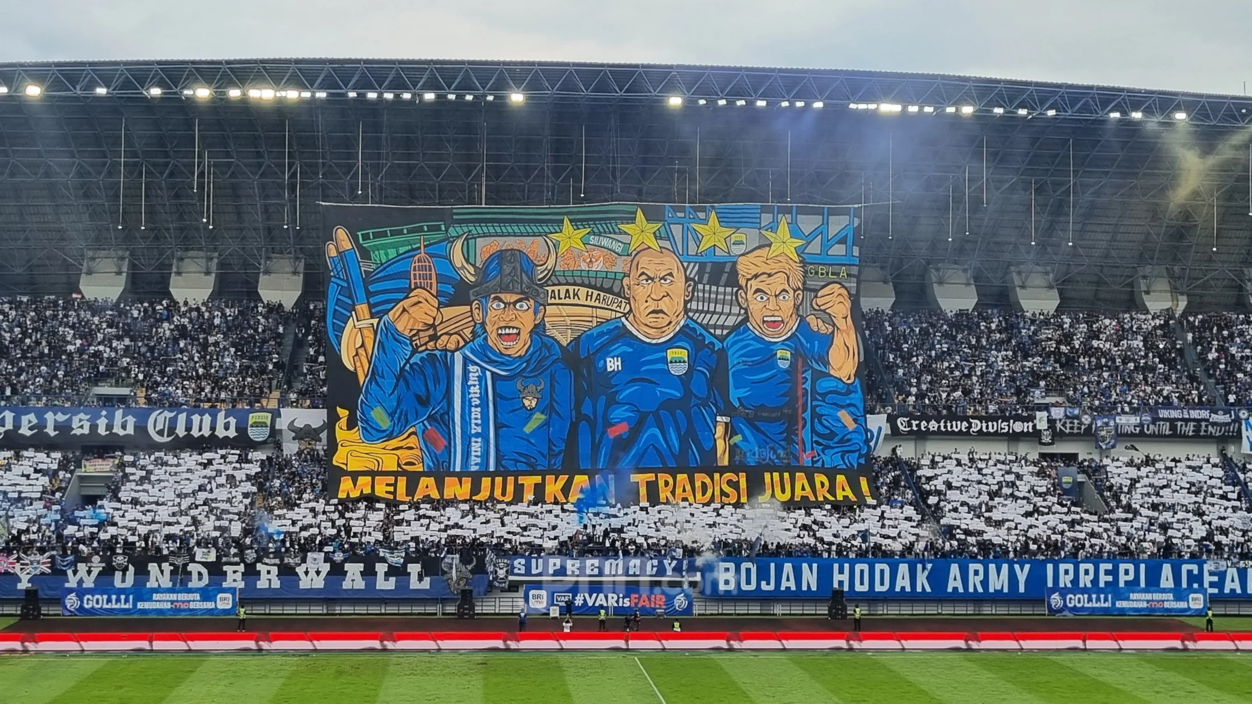 Persib Raih Bonus Rp5 Miliar, Marc Klok Heran, Spanduk ‘Shut Up KDM’ Bikin Heboh!