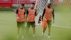 Persija Tertinggal di Puncak BRI Super League, Shayne Pattynama di Ambang Gagal Gandakan Gelar di Indonesia dan Thailand