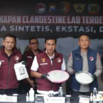 Polisi Gerekep Pabrik Ekstasi Produksi 1 Ton di Tengah Permukiman Padat Semarang, Tiga Tersangka Diamankan