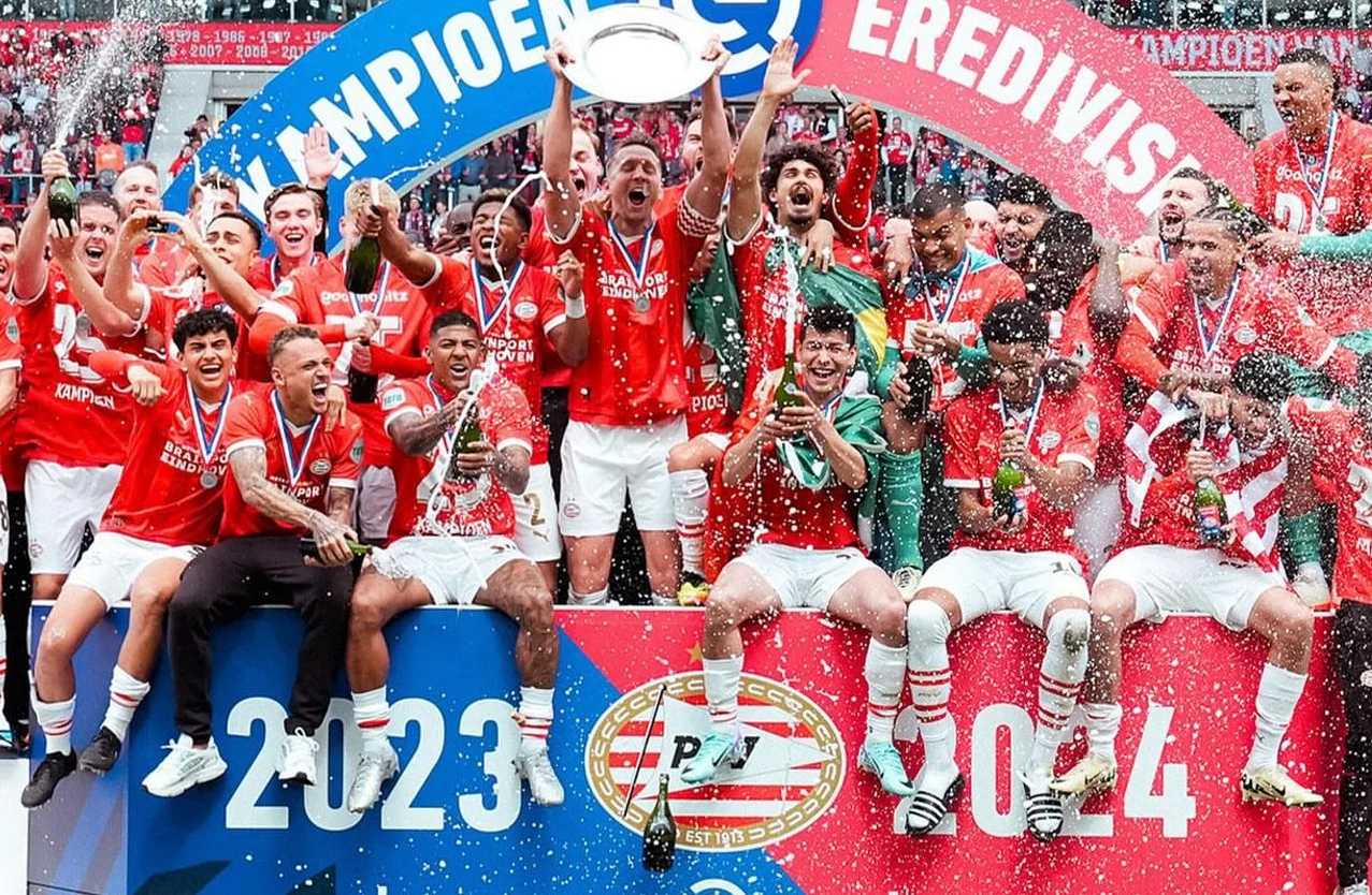 PSV Eindhoven Raih Tiga Gelar Liga Belanda Berturut-turut Berkat Dukungan Mantan Klub Mauro Zijlstra!