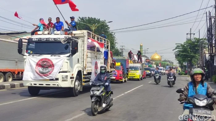 Ratusan Sopir Truk Geruduk Kantor Pertamina Surabaya, Protes Pemotongan Kuota Solar dan Blokir Barcode