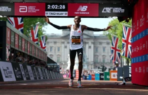 Rekor Baru! Pelari Kenya Sabastian Sawe Pecahkan Batas 2 Jam di London Marathon