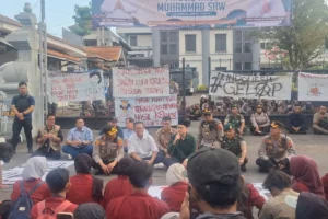 Ribuan Warga Kaltim Siapkan Aksi Besar: Tolak Anggaran Mobil Dinas Rp8,5 Miliar & Rumah Jabatan Rp25 Miliar