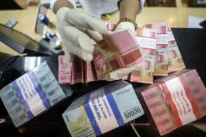 Rupiah Diprediksi Melemah ke Rp17.300, BI Diperkirakan Tahan Suku Bunga 4,75% pada RDG April 2026