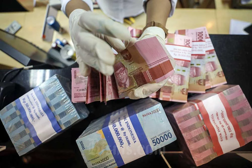 Rupiah Diprediksi Melemah ke Rp17.300, BI Diperkirakan Tahan Suku Bunga 4,75% pada RDG April 2026
