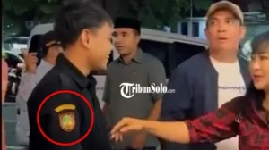 Satpol PP Copot Badge Pemkot Solo dari Seragam Coffee Shop, Tegaskan Logo Bukan Aksesori Gaya