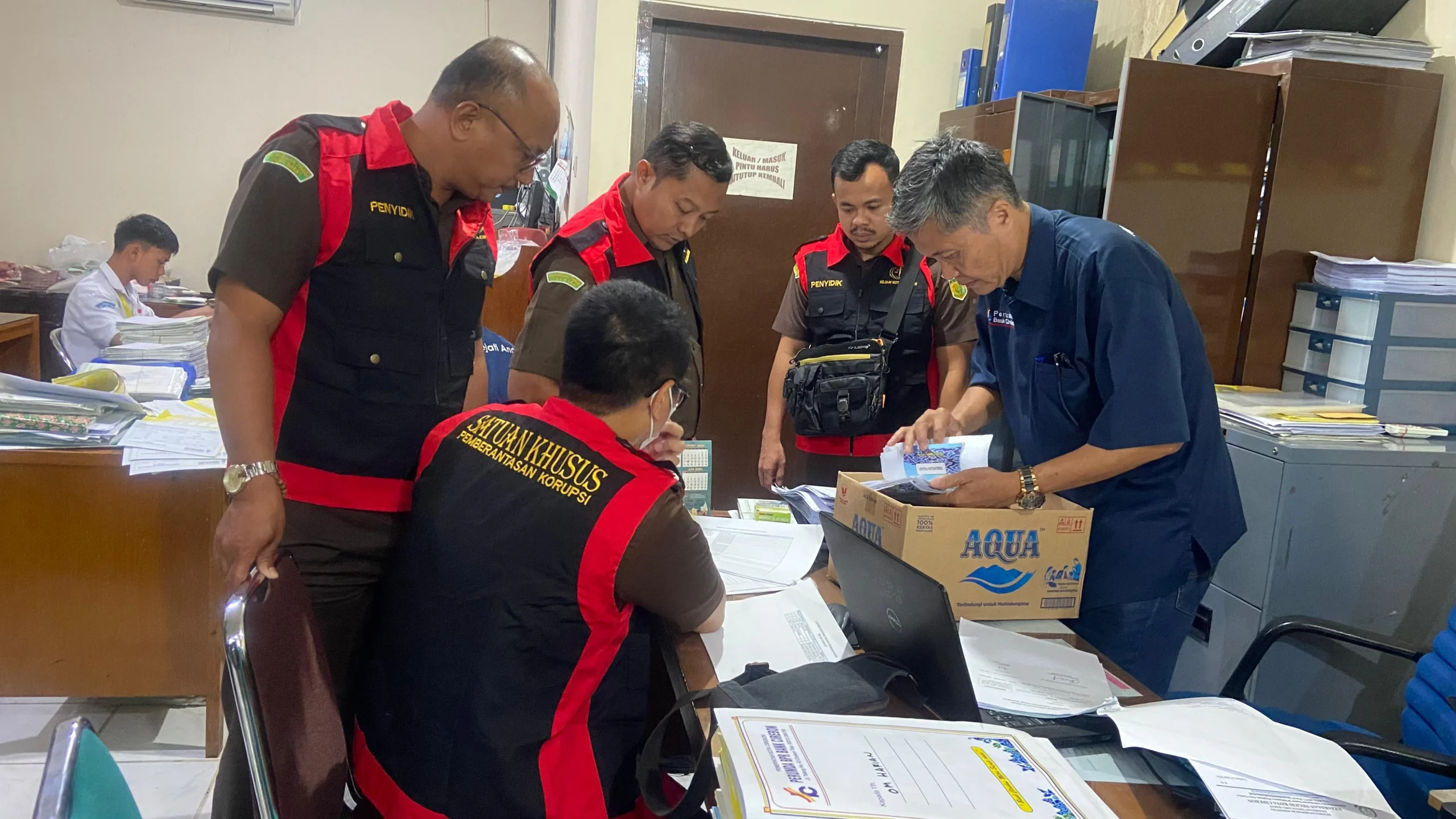 Skandal Korupsi BPR Bank Cirebon Rp17,3 Miliar: Kejari Usai Tahan 3 Direktur, Tersangka Baru Dibidik!