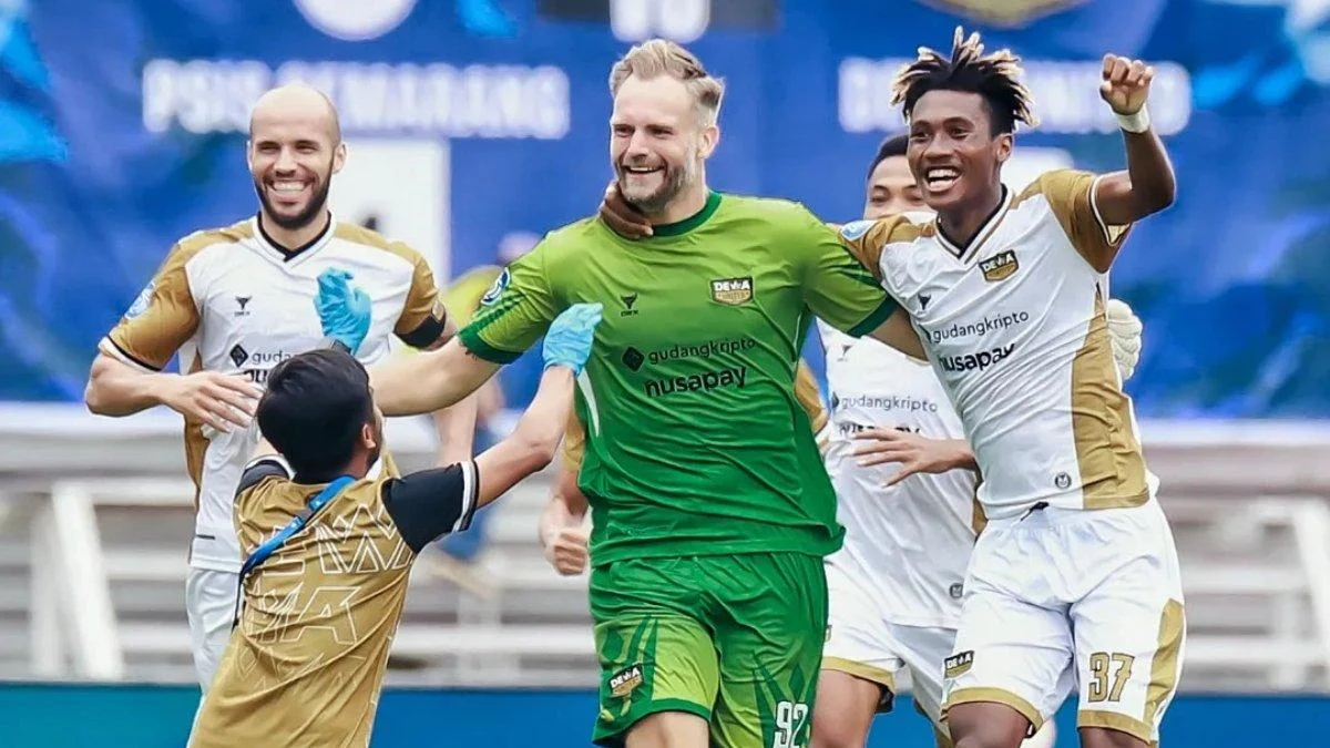 Sonny Stevens Capai 100 Penampilan Bersama Dewa United, Persib Jadi Saksi Sejarah