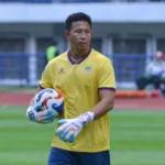 Strategi Bojan Hodak: Rotasi Kiper Persib & Rekor Usia Made Wirawan Siap Pecah!