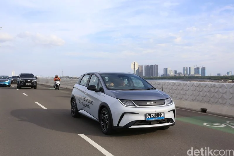SUV Raksasa BYD Siap Guncang Pasar Mobil Listrik dengan Jarak Tempuh 950 km Sekali Cas