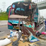 Tragedi Bus Pelangi Tabrak Sirion di Pekanbaru, Sopir Kabur: Satu Meninggal, Dua Luka