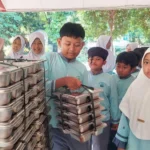 Uya Kuya Bantah Kepemilikan 750 Dapur MBG, Klaim Hoaks Rakyat Pecah di Senayan