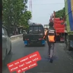 Video Viral Ambulans Lari Membelah Macet di Tebet, Polisi Diam di Mobil Dinas: Apa yang Sebenarnya Terjadi?