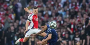 Wayne Rooney Lontarkan Sindiran Pedas pada Fans Arsenal, Sindrom ‘Gajah Jatuh’ Kian Menggerogoti Tim