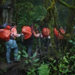 Wendy Walters Bercengkerama dengan Anak‑anak Basecamp Gunung Leuser: Momen Hangat di Balik Pendakian