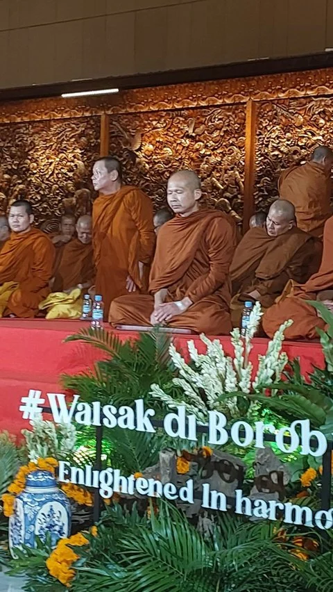 50 Bhikkhu Asia Tenggara Jalan Kaki dari Buleleng ke Borobudur, Bawa Pesan Damai dan Toleransi