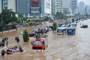 Air Meluap hingga Paha: Banjir Jakarta Hari Ini Menjadi Bencana Hidup Sehari-hari