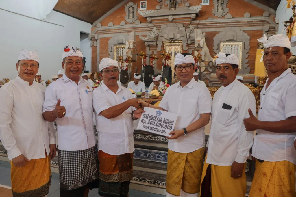 Bupati Adi Arnawa Hadiri Karya Ngenteg Linggih di Desa Adat Semana, Abiansemal