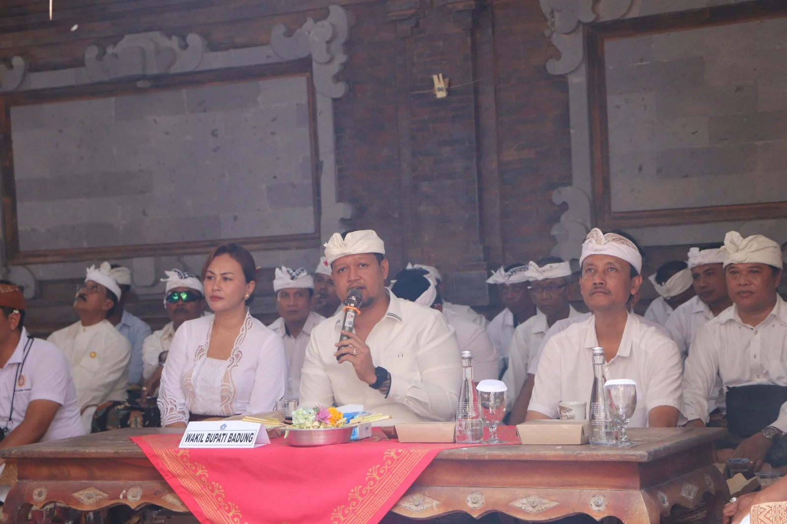 Bupati dan Wabup Badung Hadiri Karya Melaspas di Pura Dalem Suargan Bongkasa