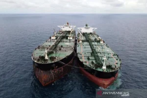 Gejolak Harga Minyak: Turun 1% Usai Iran Serang Kapal di Selat Hormuz, Apa Artinya Bagi Konsumen?