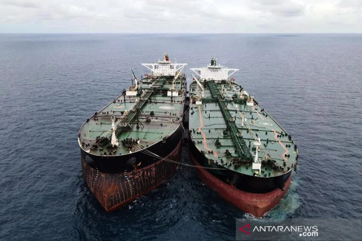 Gejolak Harga Minyak: Turun 1% Usai Iran Serang Kapal di Selat Hormuz, Apa Artinya Bagi Konsumen?
