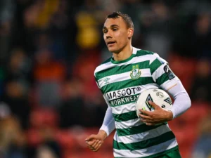Graham Burke Bawa Shamrock Rovers Kembali ke Puncak Klasemen Usai Kemenangan Dramatis atas Waterford