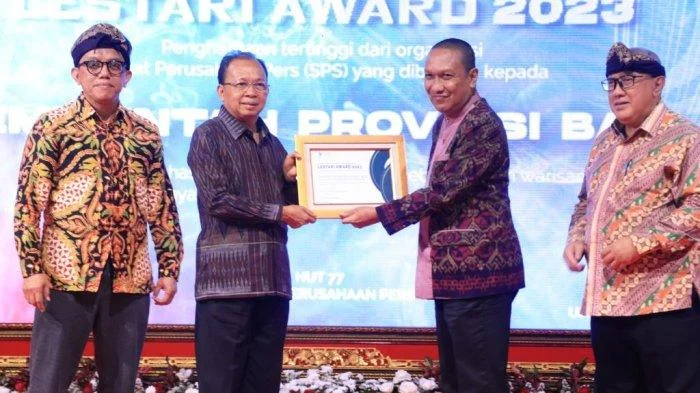 Gubernur Bali Raih Penghargaan Tribun Bali Award 2026