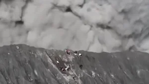 Gunung Dukono Meletus Hebat: 3 Pendaki Tewas, Ratus Relawan Berlomba Selamatkan Nyawa di Tengah Awan Abu 10 Km