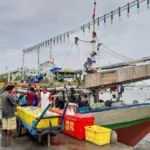 Harga Solar Melambung, Ratusan Nelayan Muara Angke Terpaksa Hentikan Perahu