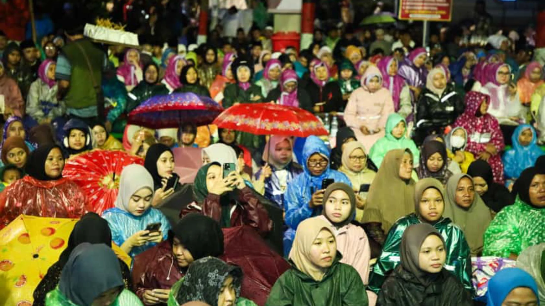 Hujan Tak Surutkan Antusiasme, Ribuan Warga Ramaikan HUT Kota Bangli ke-822