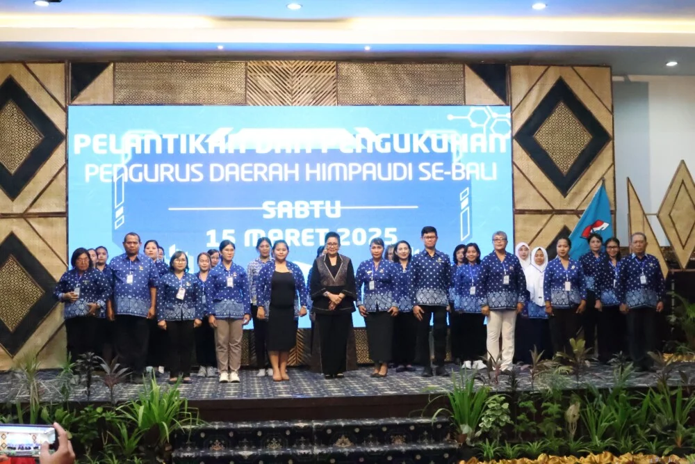 Ibunda PGRI Provinsi Bali Ny. Putri Koster Dorong Guru Tingkatkan Kompetensi dan Wawasan