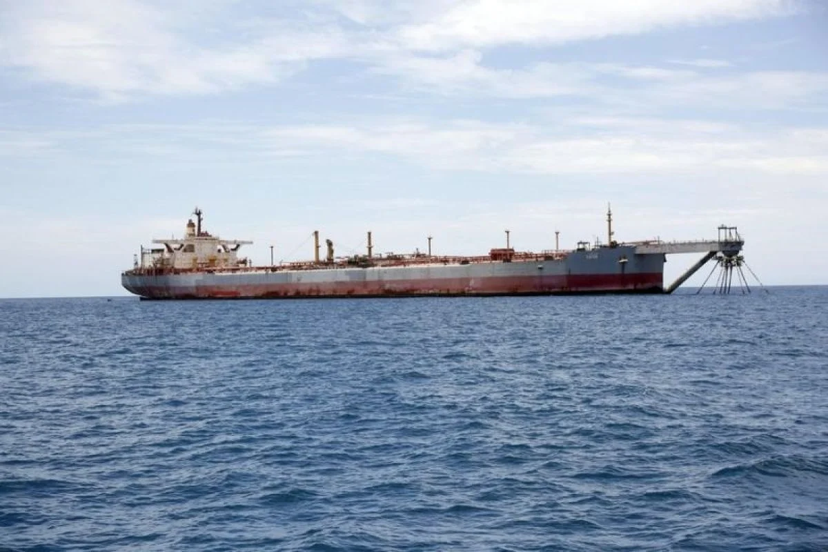 Meledak! Kapal Tanker UEA Terbakar di Lepas Pantai Sharjah, Diduga Serangan Drone; Iran Bantah Keterlibatan