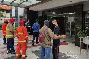 Misteri Tanda Oranye dan Telepon Darurat: Kisah Mencekam Penghuni Saat Kebakaran Apartemen di Jakarta Barat
