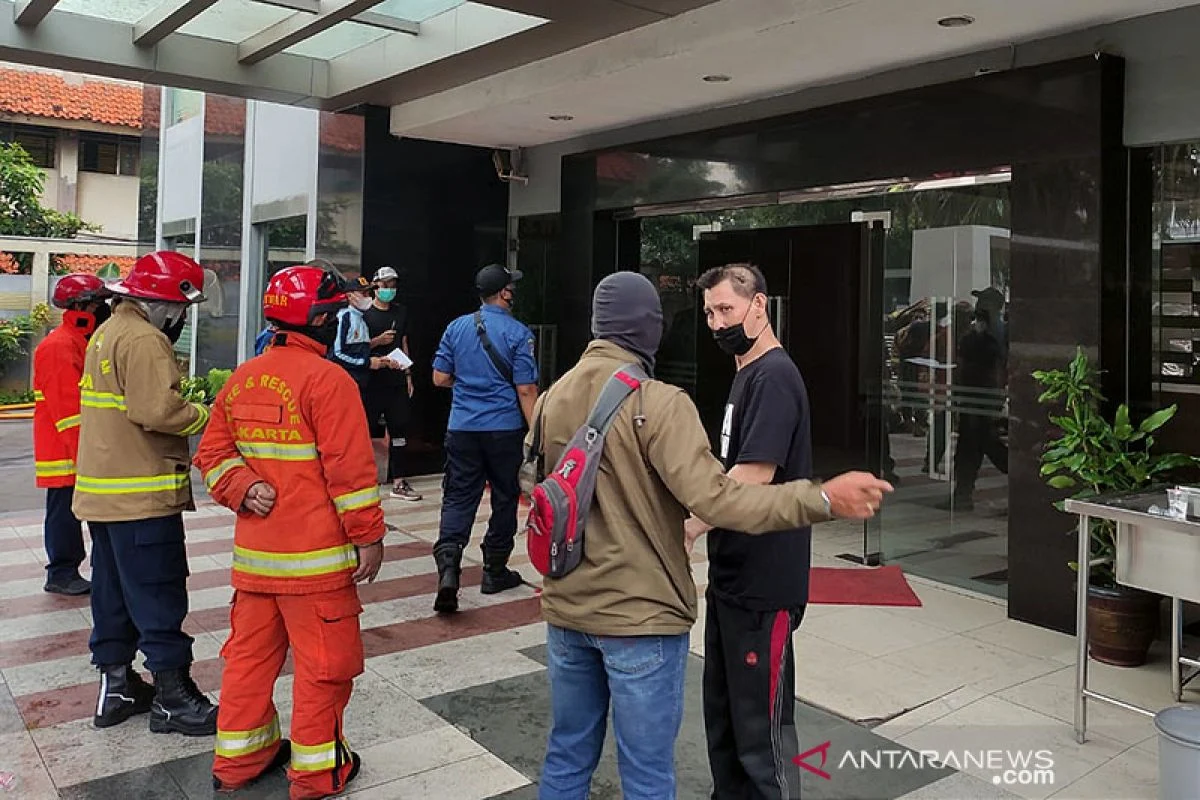 Misteri Tanda Oranye dan Telepon Darurat: Kisah Mencekam Penghuni Saat Kebakaran Apartemen di Jakarta Barat